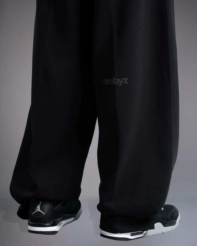DON'T BE FOOLED - Baggy Black Pant