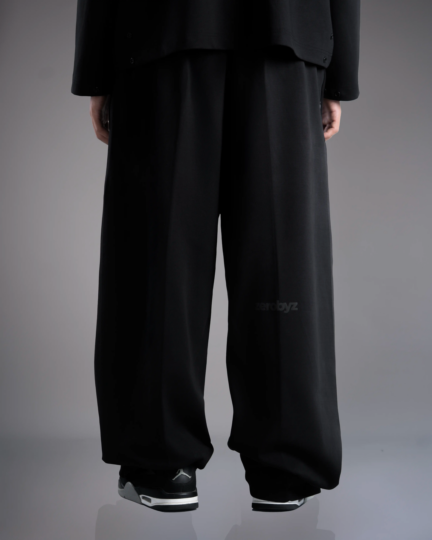 DON'T BE FOOLED - Baggy Black Pant